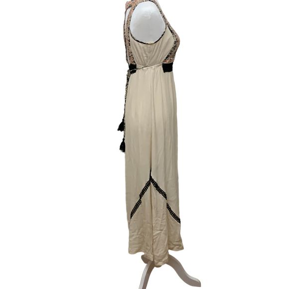 Lulumari Ethnic Maxi Bohemian Embroidered Dress - Picture 3 of 7